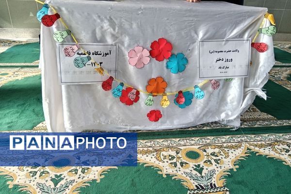 اهدای چادر به مناسبت روز دختر در خلیل‌آباد