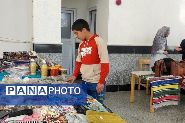 بازدید دانش‌آموزان دبیرستان فرزانگان از کتابخانه اندیشه شیروان