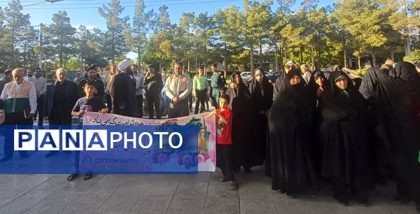 همایش پیاده‌روی خانوادگی به پاسداشت ایام الله دهه مبارک کرامت