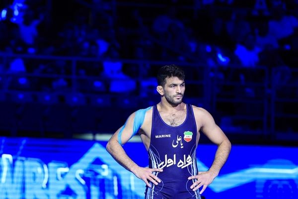 شروع تمرینات ستاره جهانی کشتی با لباس استقلا‌ل‌