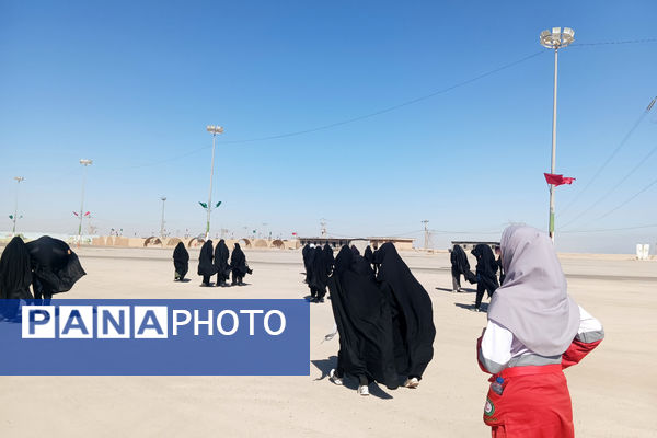 قدمگذاشتن دانشآموزان رباطکریم بر خاک مقدس شلمچه