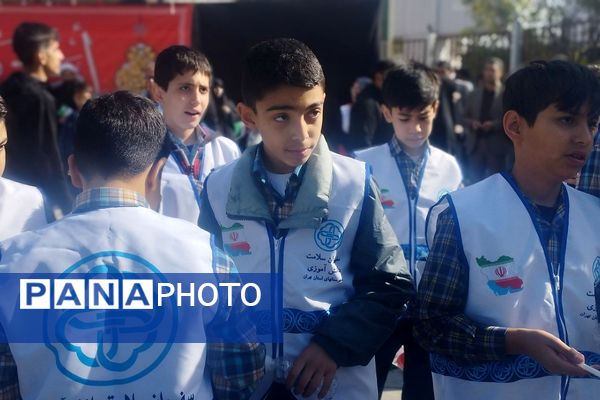 اجتماع عظیم دانش آموزان ناحیه دو شهرری به مناسبت یوم الله ۱۳ آبان در میدان نماز