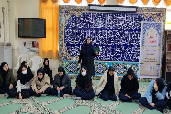 محفل انس با قرآن در دبیرستان نمونه دولتی حضرت زینب (س)