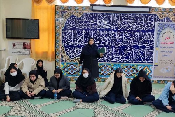 محفل انس با قرآن در دبیرستان نمونه دولتی حضرت زینب (س)