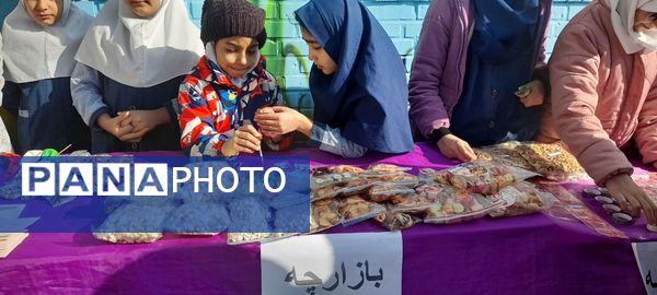 برپایی بازارچه فروش به‌مناسبت دهه فجر در مدرسه ربابه هاشمیان یزدی