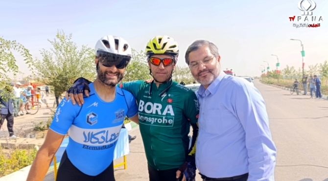 رقابت مدعیان پیشکسوت دوچرخه سواری در مشهد