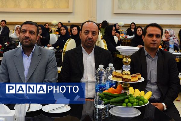 برگزاری مراسم گرامیداشت مقام معلم در بهارستان‌دو