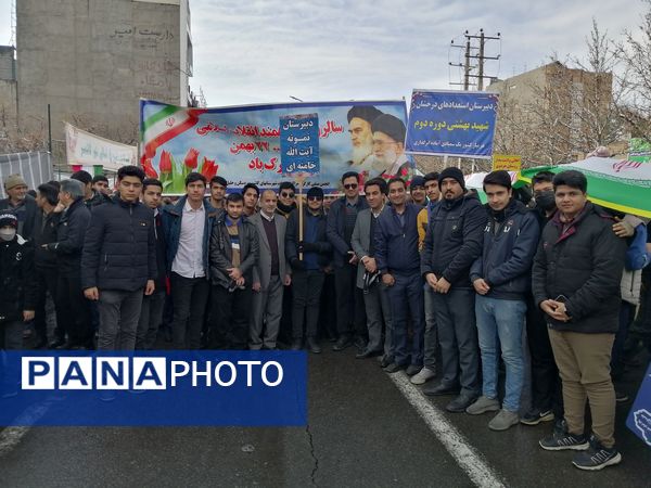 راهپیمایی ۲۲بهمن در شهرستان کاشمر با حضور پر رنگ مردم برگزار شد 