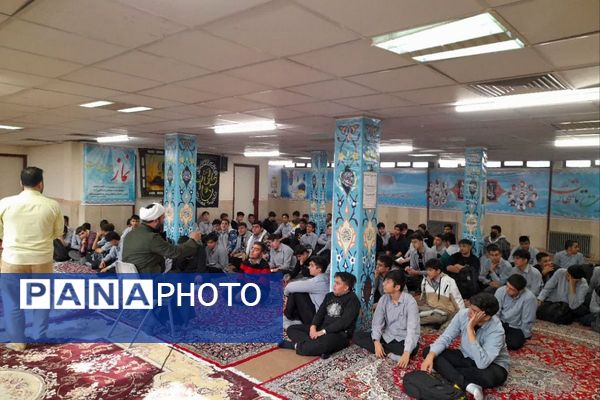 سلسله جلسات گفتمان دینی و مشاوره خانواده در هنرستان موفقیان