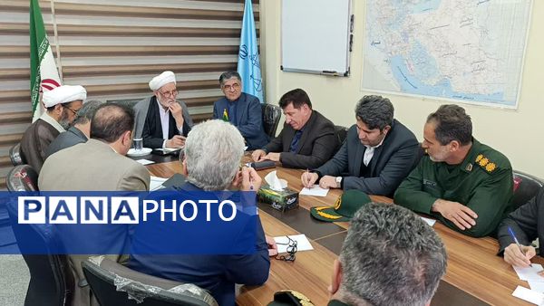 بازدید میدانی دادستان انتظامی قضات در کوهدشت و دیدار با کارکنان و خانواده شهدا