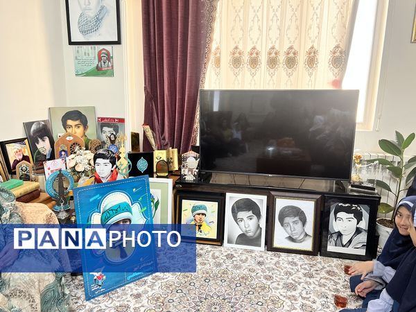 دیدار دانش‌آموزان دبستان المهدی ناحیه 2 کرج با خانواده دانش‌آموز شهید رضا پناهی