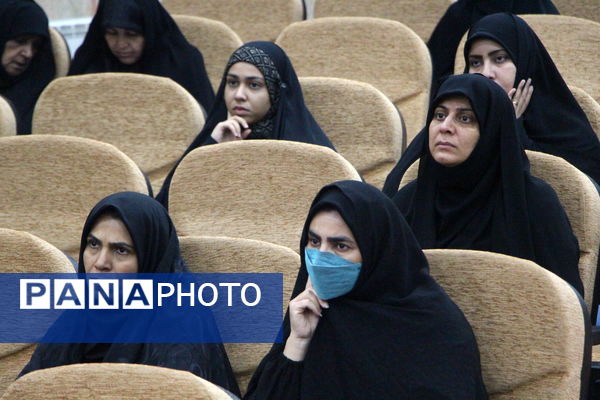 نشست معلمان شهر یزد با محسن قنبریان در یزد
