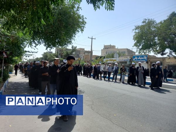 حضور دانش‌آموزان و فرهنگیان تربت‌جامی در عزاداری اربعین حسینی