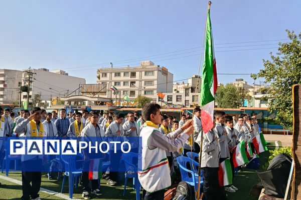 نواختن زنگ مهر در مدرسه هیات امنایی رازی ناحیه ۴ شیراز 