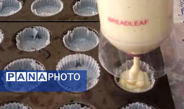 شیرینیِ دوستی اردوی دختران مهدیه در کارگاه شیرینی‌پزی کانون  امام خمینی(ره)