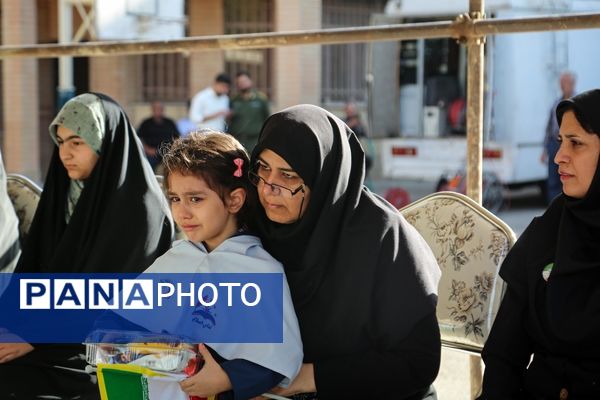 جشن شکوفه‌ها در مدرسه ندای اسلام اصفهان