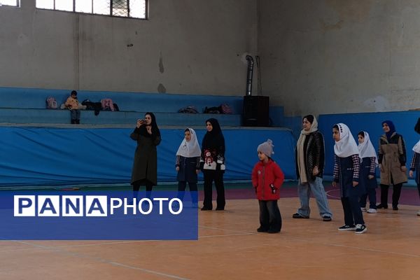 مسابقه ورزشی «مادر دختری » طرح شهید خرازی در قرچک