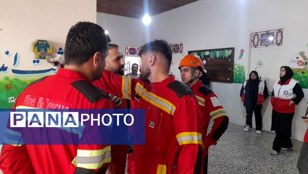 مانور سراسری زلزله در دبستان یکتا شهرستان قائمشهر