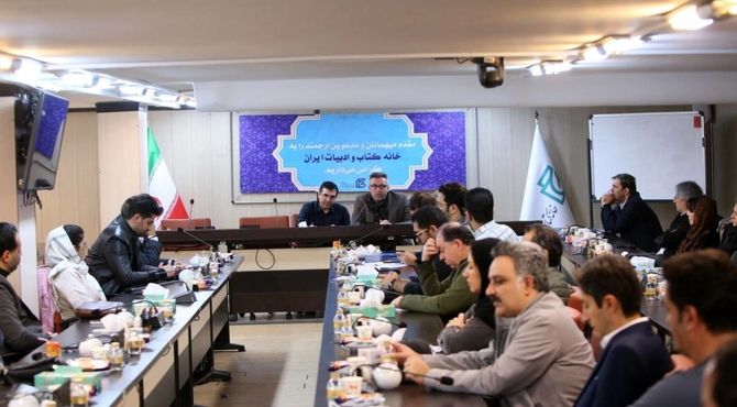 نشر فناورانه بازوی کمکی کتاب کاغذی است نه رقیب آن