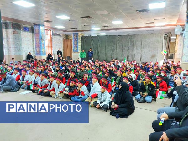 پسران حاج قاسم سلیمانی در گلزار شهدا ملارد یاد او و شهدا را گرامی داشتند