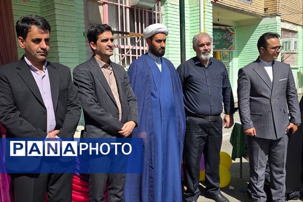 جشن عاطفه‌ها؛ لبریز از مهربانی در دبستان دخترانه قدر بهارستان ۲