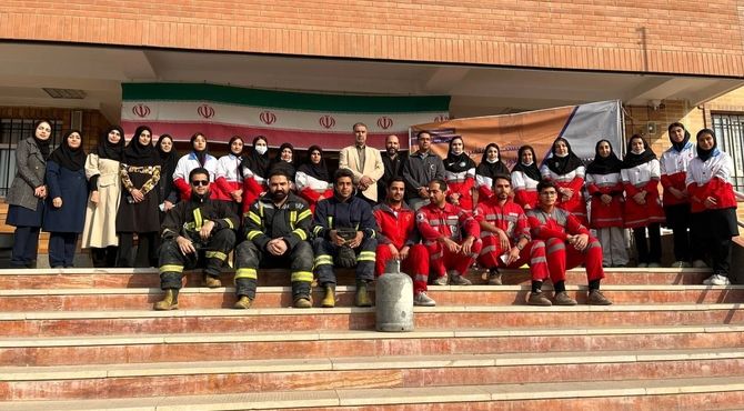 مانور زلزله در مدرسه کریمی شیرازیها (ایران)