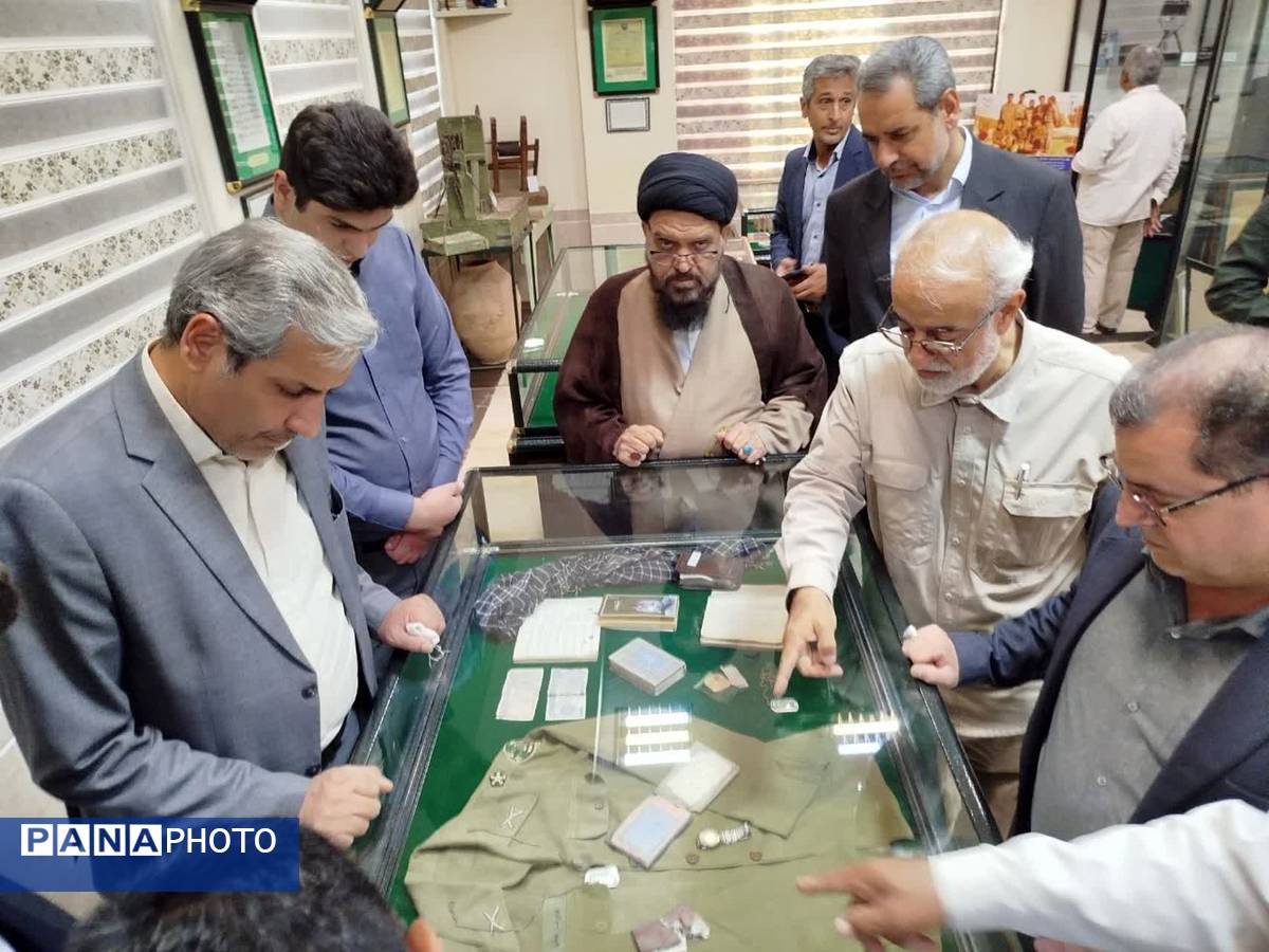 بازدید فرماندار کاشمر از موزه دفاع مقدس در زیارتگاه شهید مدرس(ره)