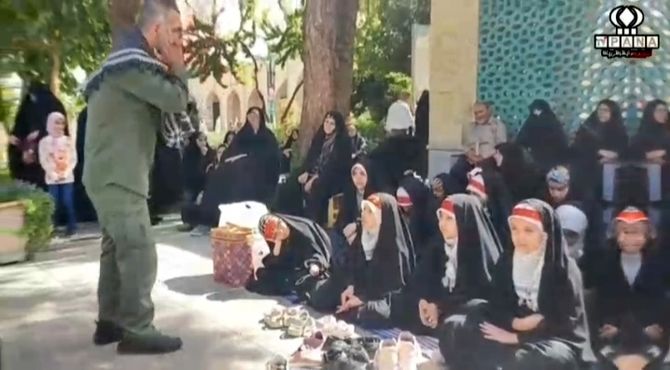 معلمان و مدیران آموزش و پرورش ناحیه ۵ اصفهان، درس ایثار را در گلستان شهدا اصفهان مشق کردند