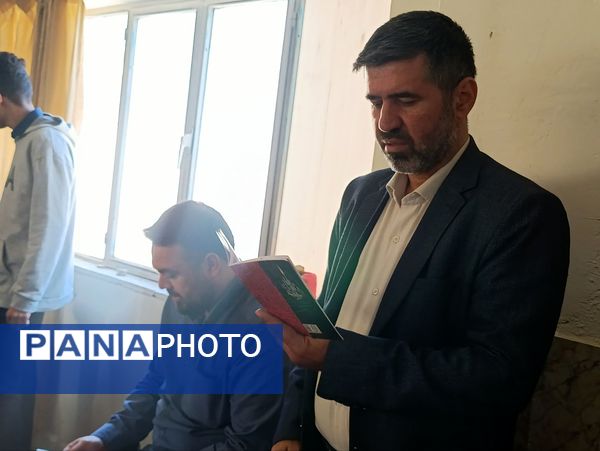زمزمه‌های عاشورایی دانش‌آموزان در نمازخانه هنرستان شیخ‌الرئیس