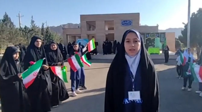 استقبال از دانش آموزان دختر شرکت کننده در مسابقات قران شمال فارس در شهرسورمق