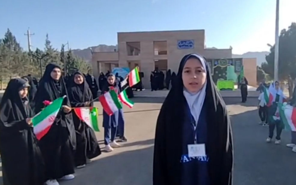 استقبال از دانش آموزان دختر شرکت کننده در مسابقات قران شمال فارس در شهرسورمق