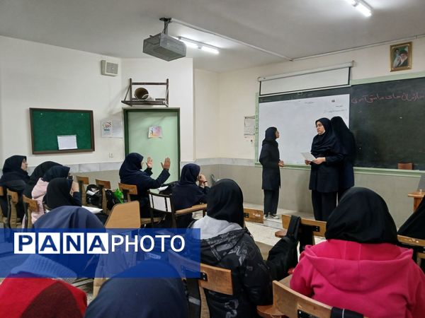  جلسه شورا  و بسیج دانش آموزی در دبیرستان نمونه دولتی مهشید مصلی نژاد