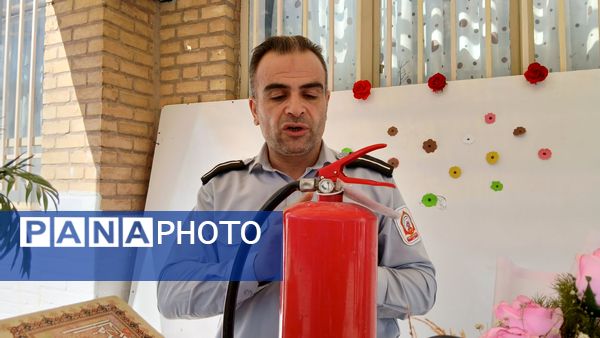 ویژه برنامه هفته آتش‌نشانی؛در دبیرستان اندیشه نفیس فیروزکوه