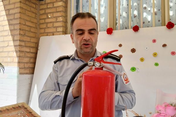 ویژه برنامه هفته آتش‌نشانی؛در دبیرستان اندیشه نفیس فیروزکوه