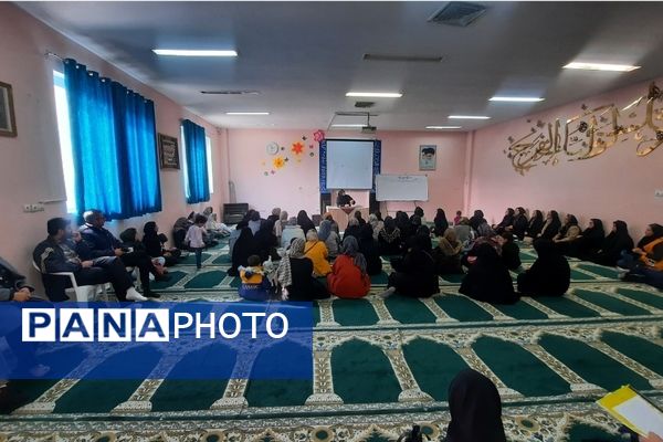 نشست صمیمی انجمن و اولیا پایه هفتم در دبیرستان فرهنگیان ناحیه۷ مشهد