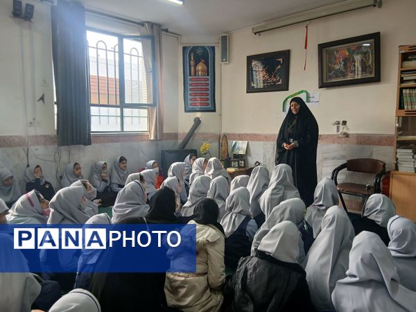 روایتگری زندگی  شهدا از زبان خواهر شهید محرابی دبستان میثاق ناحیه سه