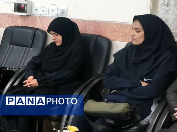 بازدید معاون آموزش متوسطه خراسان رضوی از کارگاه کامپیوتر دبیرستان زینب کاشمر