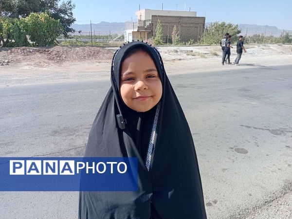 حضور پر رنگ کودکان روستای نقاب در پیاده روی جاماندگان اربعین
