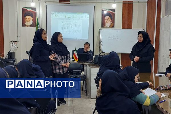 کارگاه مشاوره تحصیلی در دبیرستان دخترانه شهید محمدتقی دستغیب ناحیه 3 شیراز