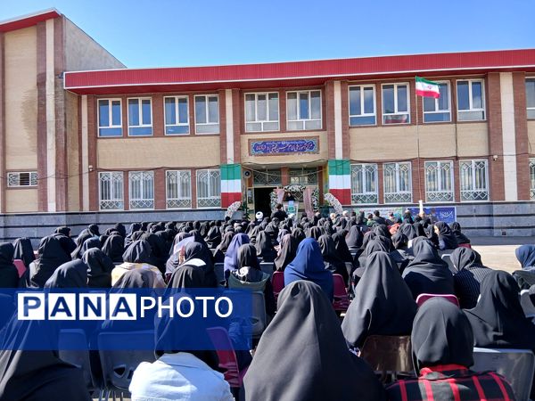 آغاز سال تحصیلی با گرامیداشت یاد و خاطره شهیدان در مدرسه فاطمیه شهرستان چاراویماق 