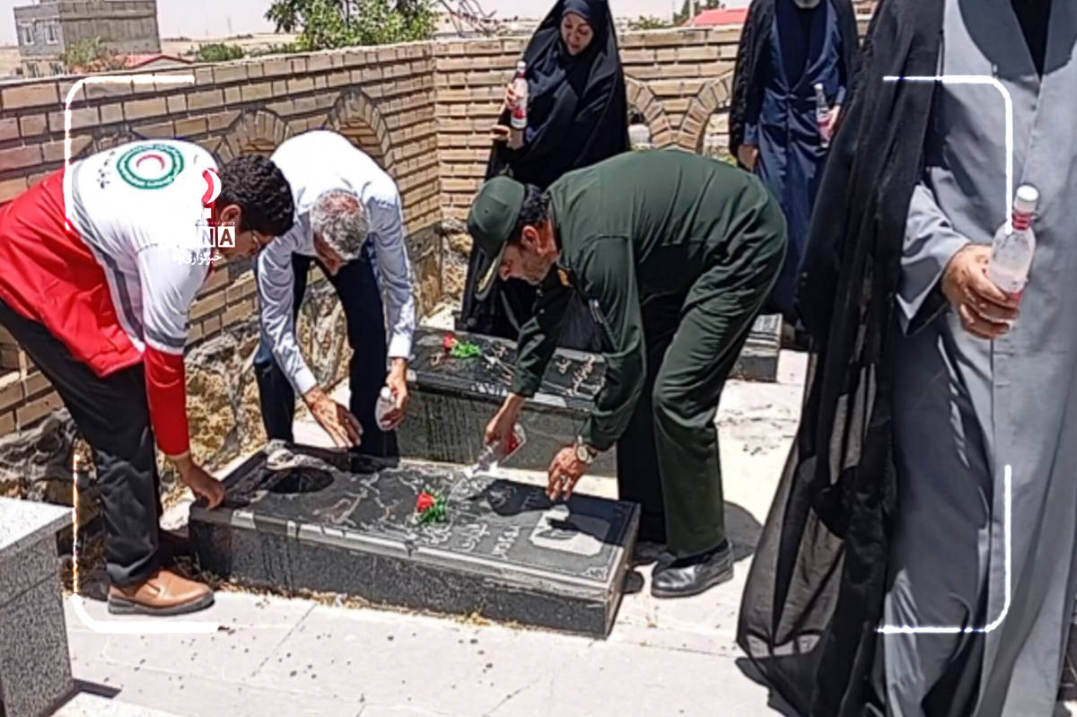 به مناسبت سالروز شهادت آیتالله بهشتی و یارانش، مزار شهدای دهگلان غبارروبی و عطرافشانی شد