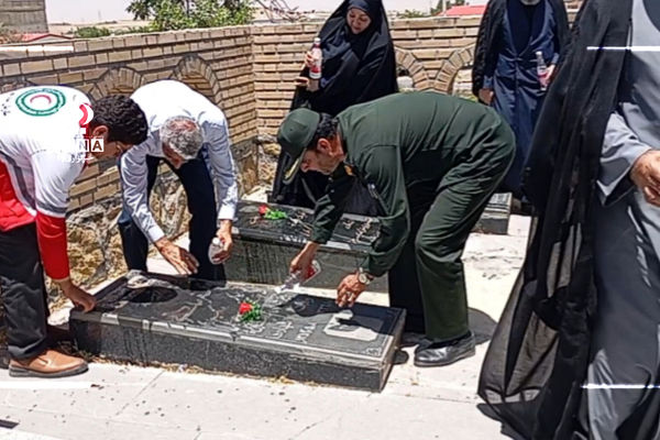 به مناسبت سالروز شهادت آیت‌الله بهشتی و یارانش، مزار شهدای دهگلان غبارروبی و عطرافشانی شد