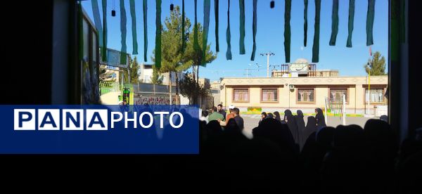 استقبال از شهید‌گمنام در دبیرستان رضوانه شاهبیکی سربیشه 