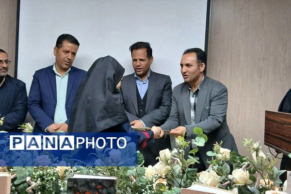 گردهمایی‌ دانش آموزی در هفته کتاب و کتابخوانی