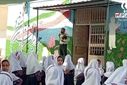 حضور مامور نیروی انتظامی در دبستان پیروزی به مناسبت هفته نیروی‌انتظامی
