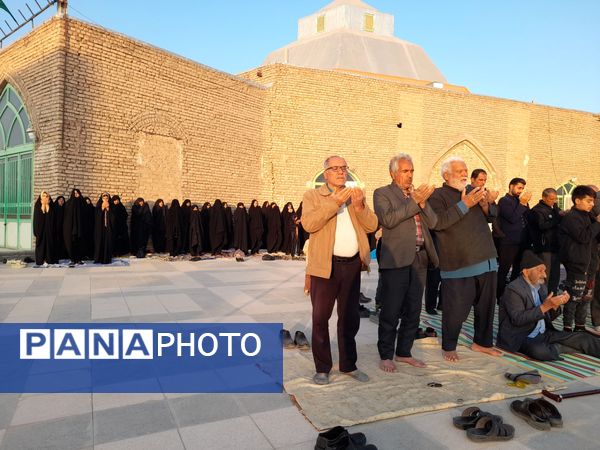 قرائت دعای باران و نماز جماعت در روستای دهنو خلیل آباد