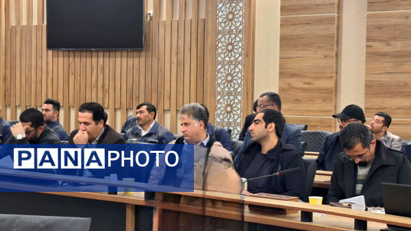 بررسی مسائل جامعه کار و تولید در نشست ویژه تشکل‌های کارگری با فرماندار اراک