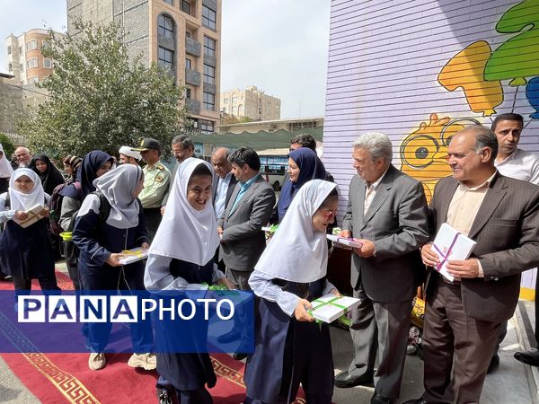 آیین نواختن زنگ مهر در آموزشگاه استثنایی ایثار ناحیه دو مشهد 