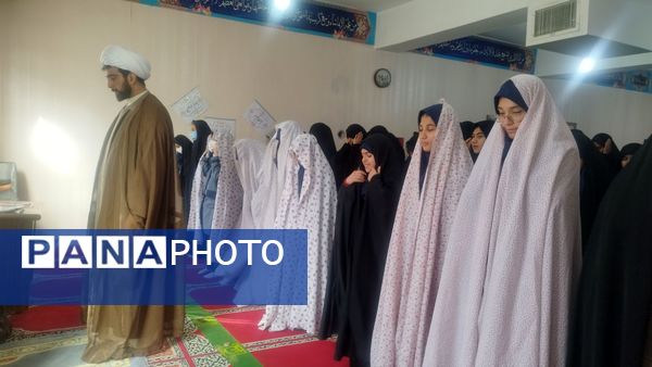 گرامیداشت هفته قرآن ، عترت و نماز در دبیرستان شاهد تکتم 