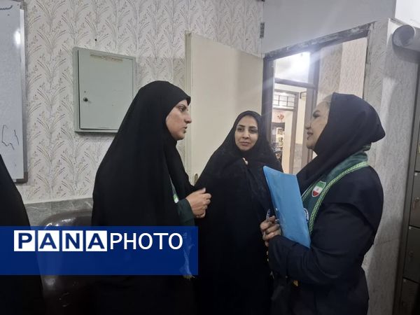 بازدید مدرسان کشوری سازمان دانش‌آموزی از دبیرستان تمام تشکیلاتی عفت